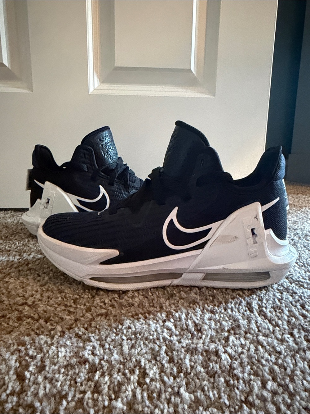 Nike LeBron James Witness Kids Basketball Shoes